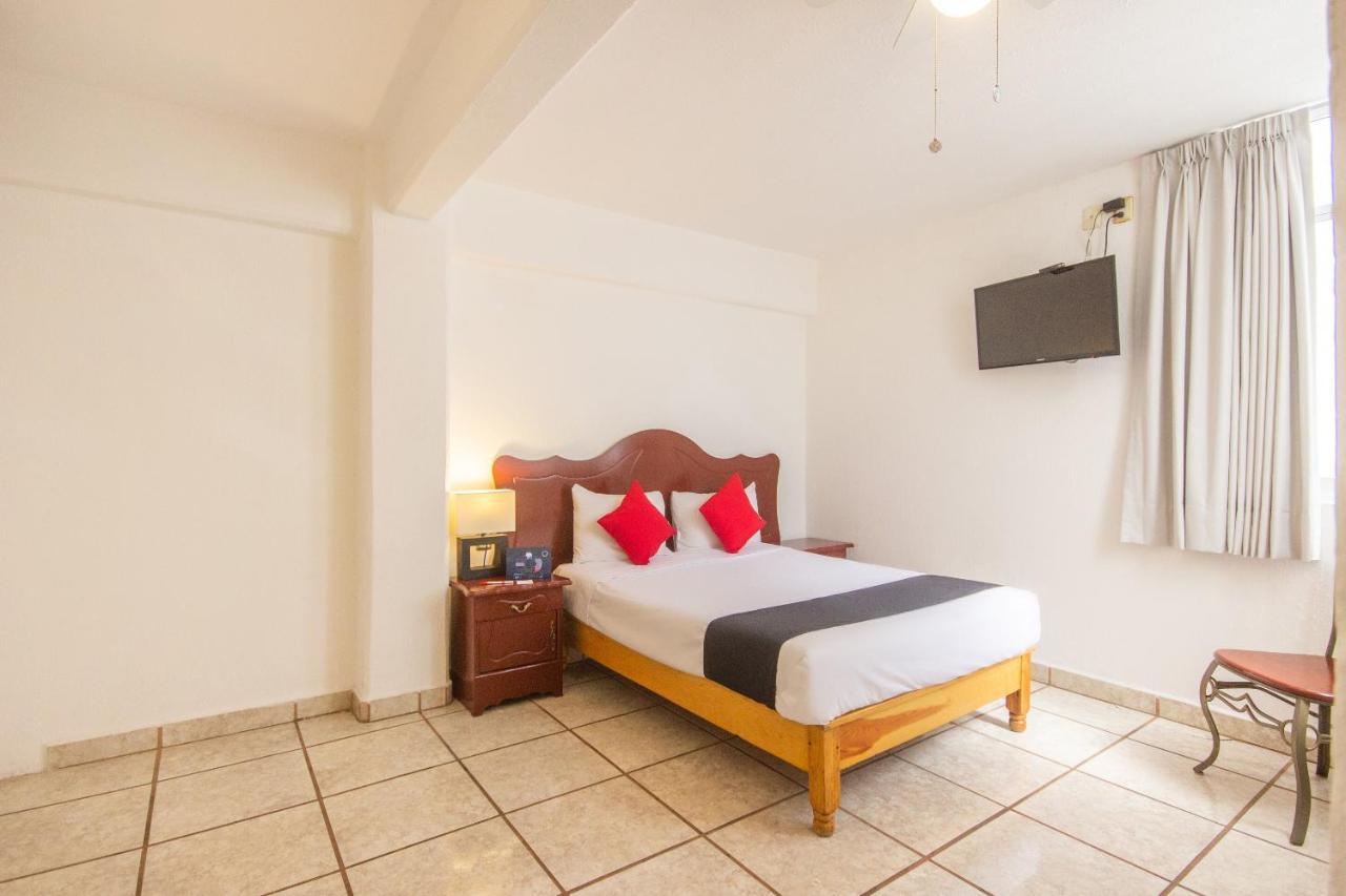 Capital O Hotel Suites Andrade Леон Экстерьер фото