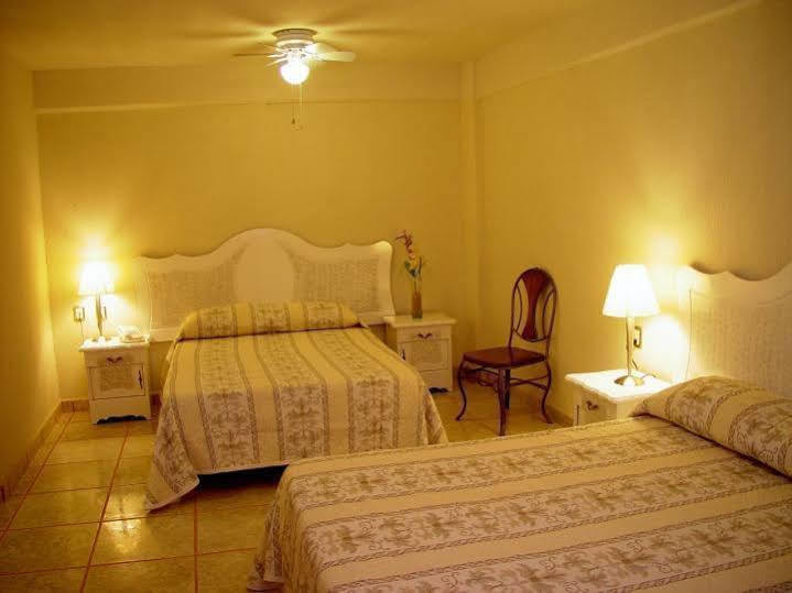 Capital O Hotel Suites Andrade Леон Экстерьер фото
